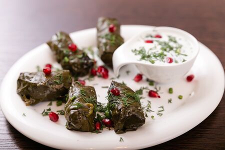 Долма из винoградных листьев