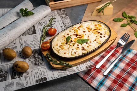 Сковорода с курицей и картофелем