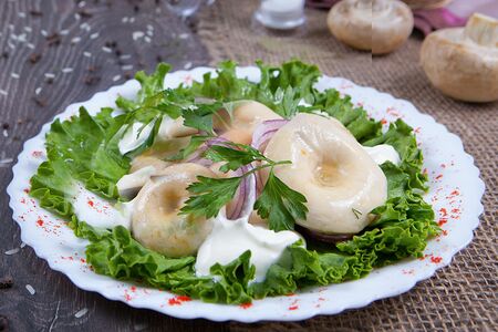 Грузди в сметане