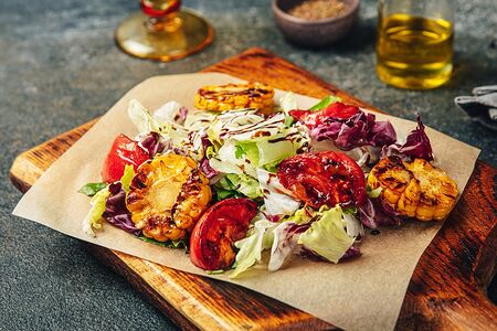 Теплый салат с кукурузой