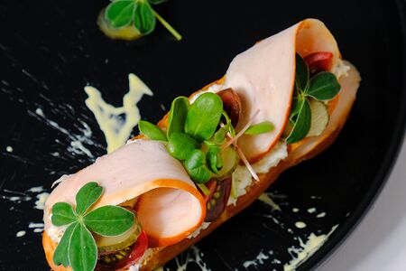 Эклер с копчёной курицей