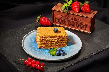 Пирожное Медовик