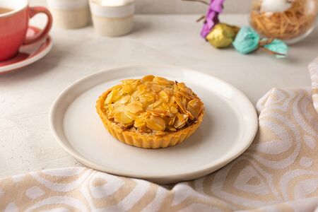 Яблочный тарт с миндальным кремом