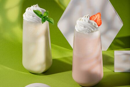 Милкшейк Орео с шоколадным топингом и печеньем