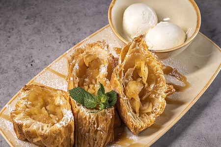 Штрудель с яблоком