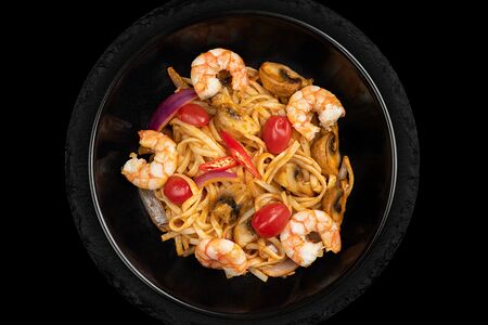 Удон с креветками в соусе том ям