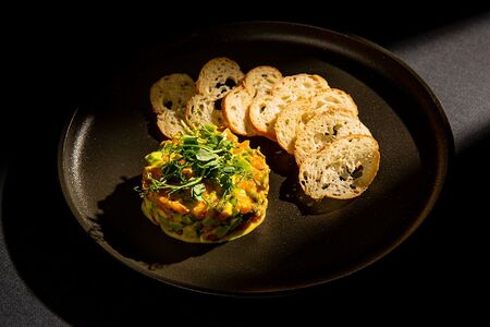 Тартар Лосось и авокадо