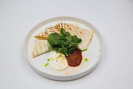 Кесадилья сырная с зеленью