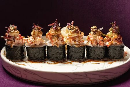 Теплый ролл с крабом