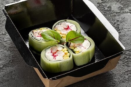 Сашими-ролл с креветкой и авокадо