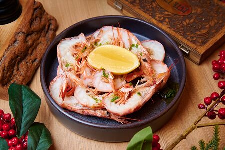 Лангустины на гриле с соусом песто