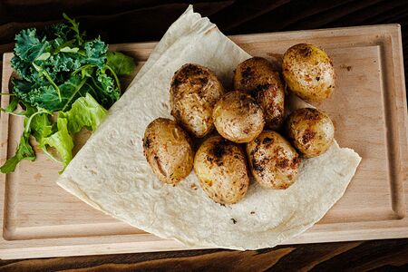 Беби-картофель на углях