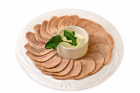 Язык говяжий отварной со сливочным хреном