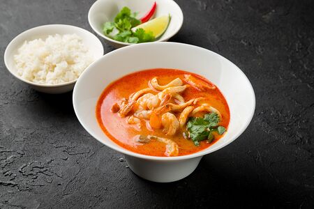 Том Ям Кунг с креветками и рисом