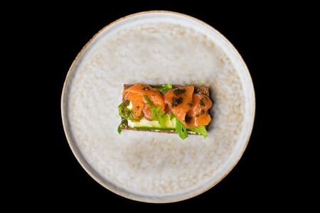 Брускетты со слабосоленой семгой