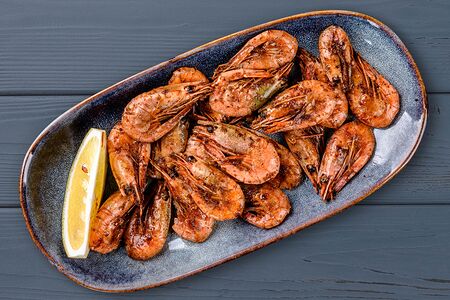 Креветки жареные с чесноком