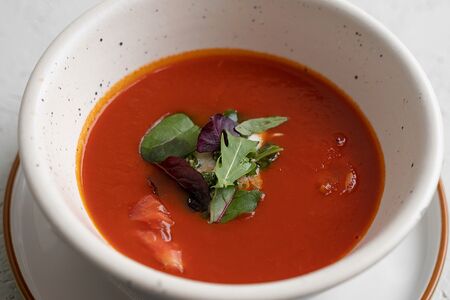 Томатный суп со страчателлой и томатами