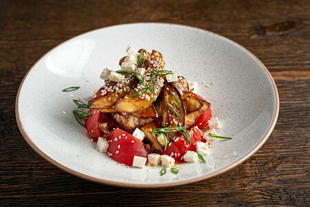 Хрустящие баклажаны с томатом и сыром