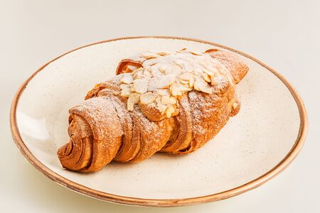 Миндальный круассан