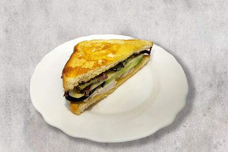 Сэндвич с курицей на тосте