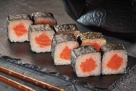 Ролл с лососем maxi