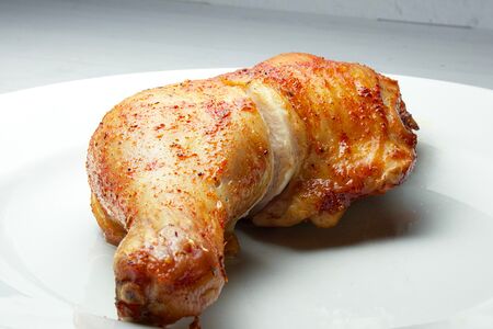 Куриный окорочок запеченный