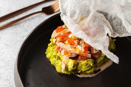 Мильфей с авокадо и крабом