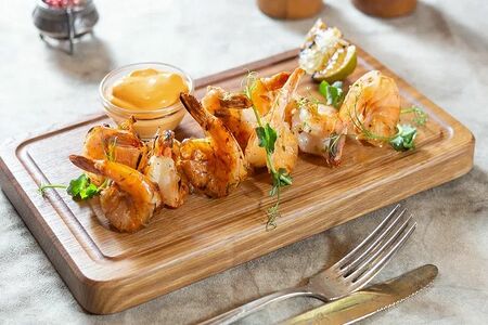 Креветки гриль с соусом том ям