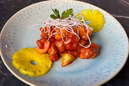 Свинина с ананасами в кисло-сладком соусе