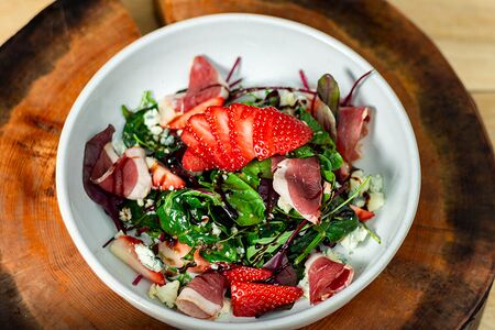 Салат с утиной грудкой и сыром дор блю