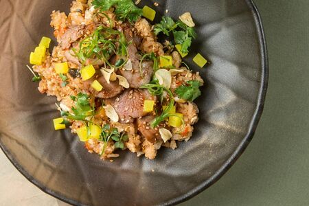 Тяхан со свининой чар сиу