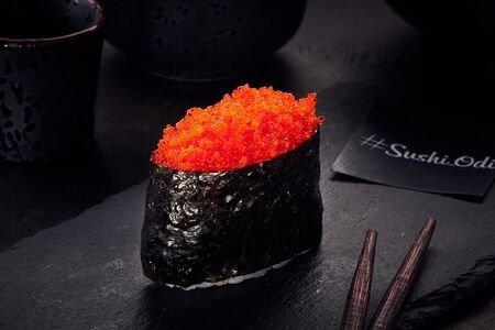 Гункан Икра тобико