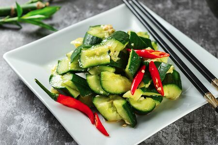 Салат из битых огурцов