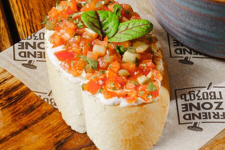 Брускетта с творожным муссом и сальсой