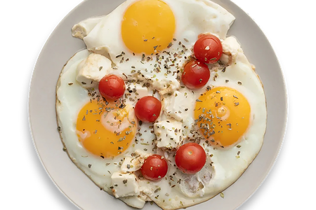 Глазунья с фетой и томатами