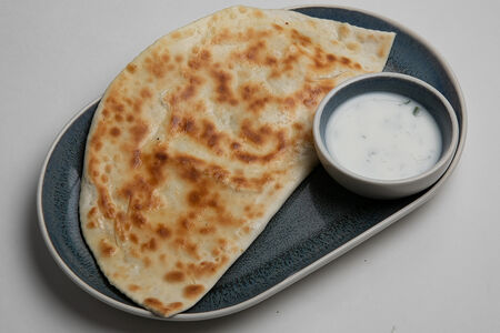 Кутаб с зеленью и сыром