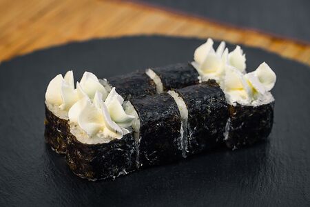 Ролл со сливочным сыром