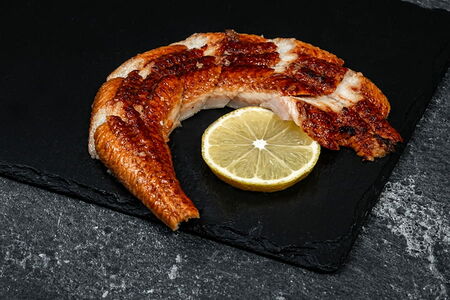 Угорь копченый