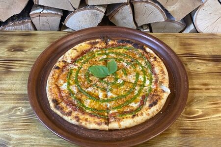 Пицца Сырный Джо с домашним песто