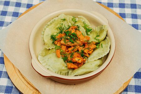 Вареники с картофелем и мясной поджаркой