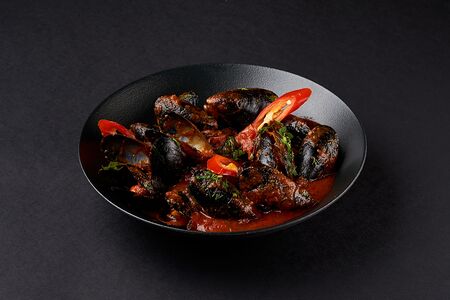 Черноморские мидии в соусе чашушули