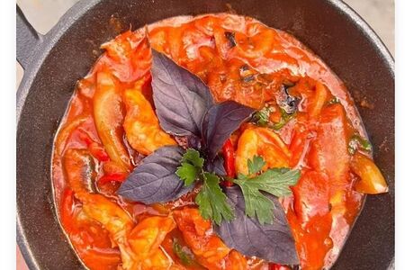 Креветки в томатном соусе