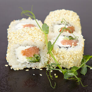 Кунжут ролл с лососем