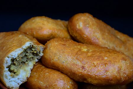 Пирожок жареный с картофелем и печенью