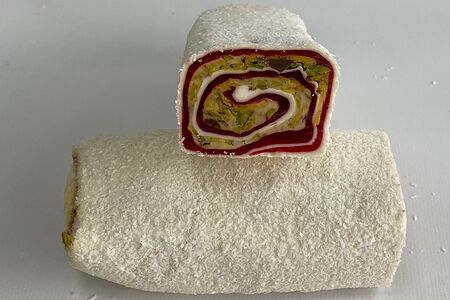 Молочно-клубничный в кокосе