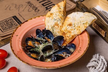 Мидии в сливочном соусе