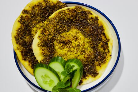 Манакиш с затаром