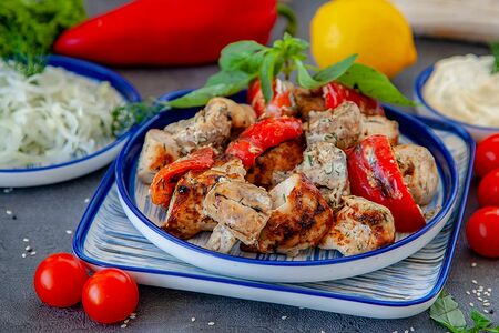 Шашлык куриный из филе грудки на мангале