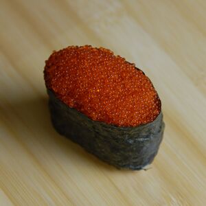 Суши Масаго оранжевая нигири