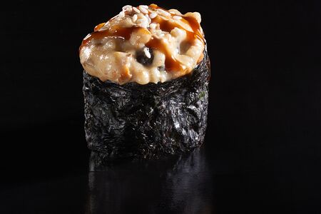 Гункан запеченный с тунцом